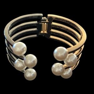 Vintage style pearl Luxury bracelet
